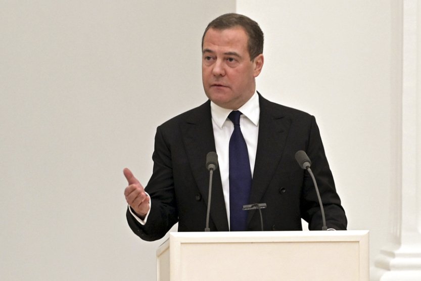 Medveděv: Pokud uspěje ukrajinská protiofenzíva, musíme použít jadernou zbraň