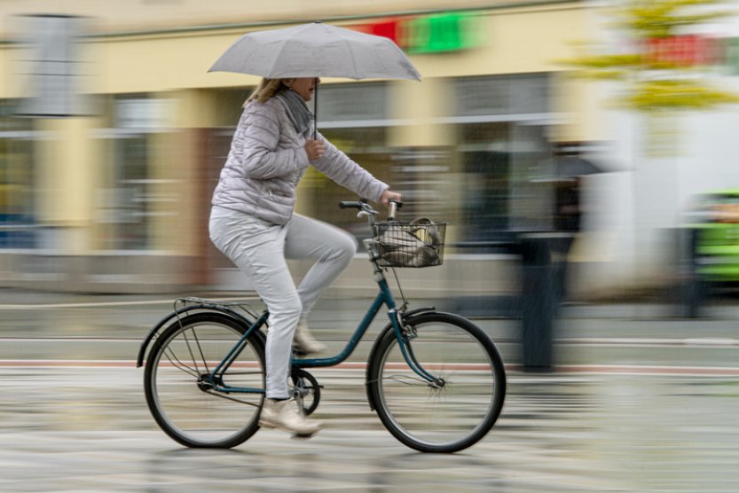 Dnes na Medarda místy zaprší, víkend bude letní s přeháňkami i bouřkami