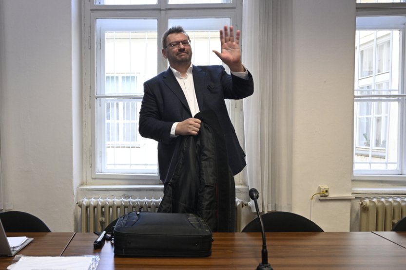 Soud potvrdil exposlanci Volnému dvouletou podmínku za poplašnou zprávu