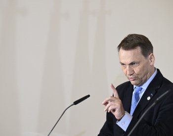 Polsko se zpozdilo s platbami do české muniční iniciativy, připustil Sikorski