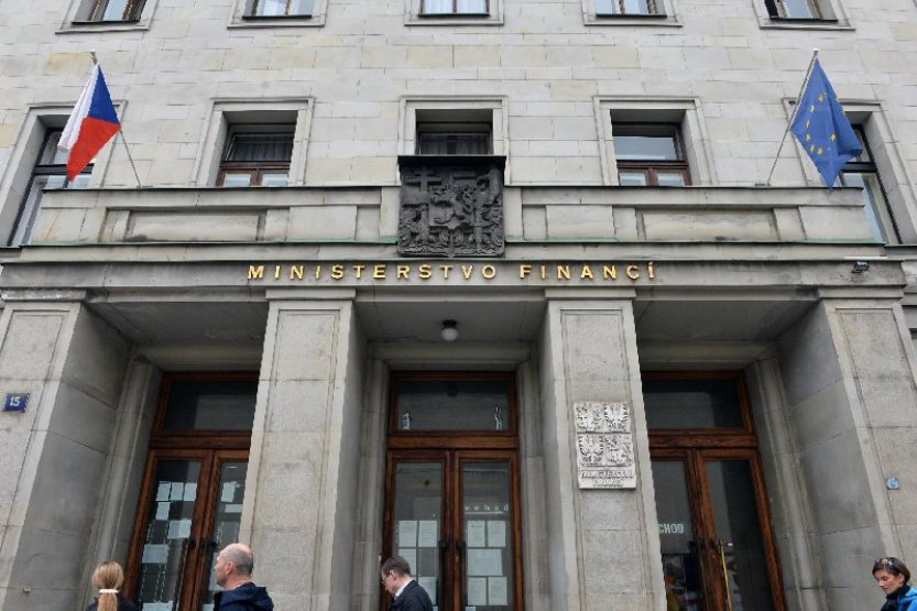 Státní dluh se zvýšil na rekordních 2,997 bilionu korun