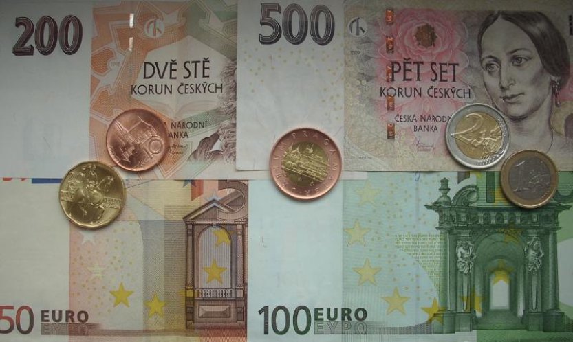 Koruna dál oslabuje a dostala se už nad hranicí 23,50 CZK/EUR