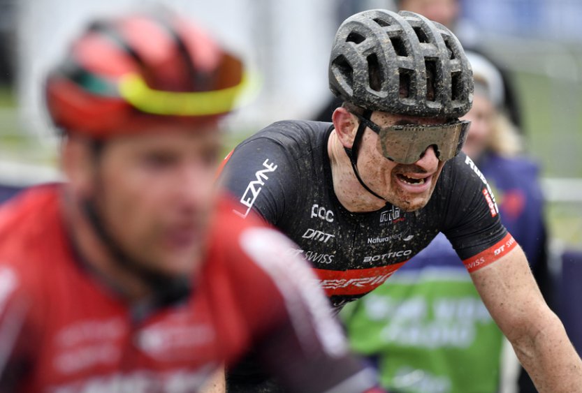 Biker Adel skončil při premiéře SP maratonců v Novém Městě devátý
