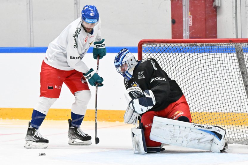 Hokejisté poprvé trénovali v Riga Areně, mimo formace jsou Kaut a Voženílek
