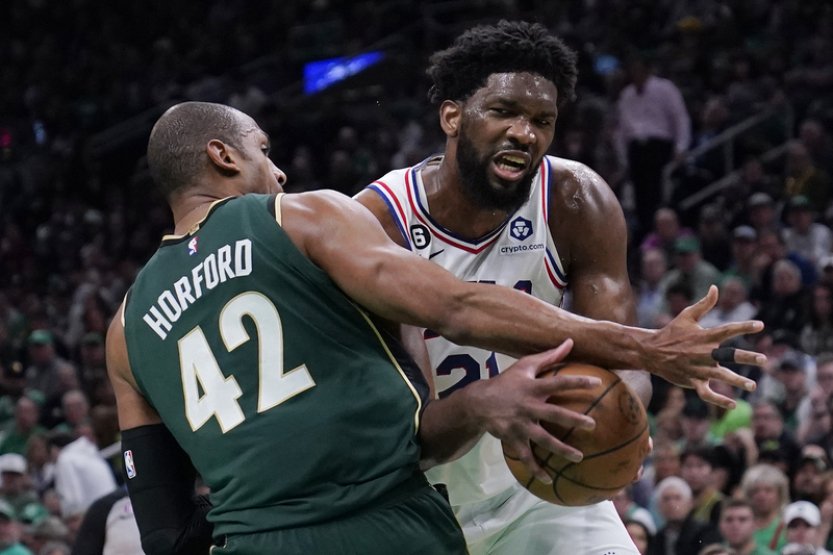 Philadelphia vyhrála v Bostonu a sahá po postupu, Denver vede 3:2 nad Phoenixem