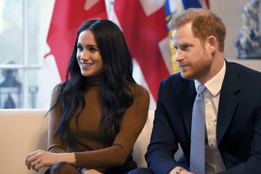 Princ Harry a Meghan obviňují monarchii ze lží v ukázce na pokračování seriálu