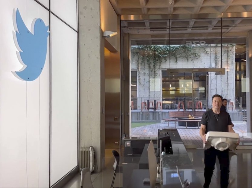 Musk proměnil konferenční místnosti Twitteru na ložnice pro zaměstnance