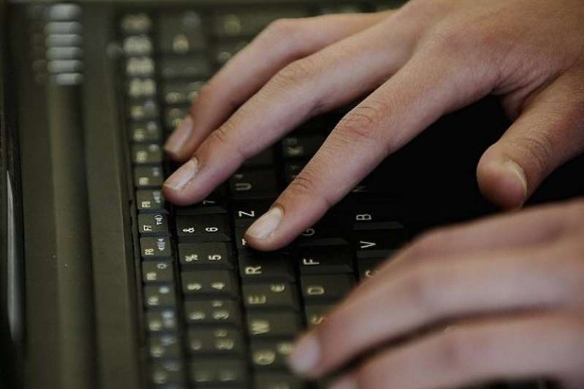 Chatovací robot ohromil schopností psát eseje a zvládat náročné úkoly