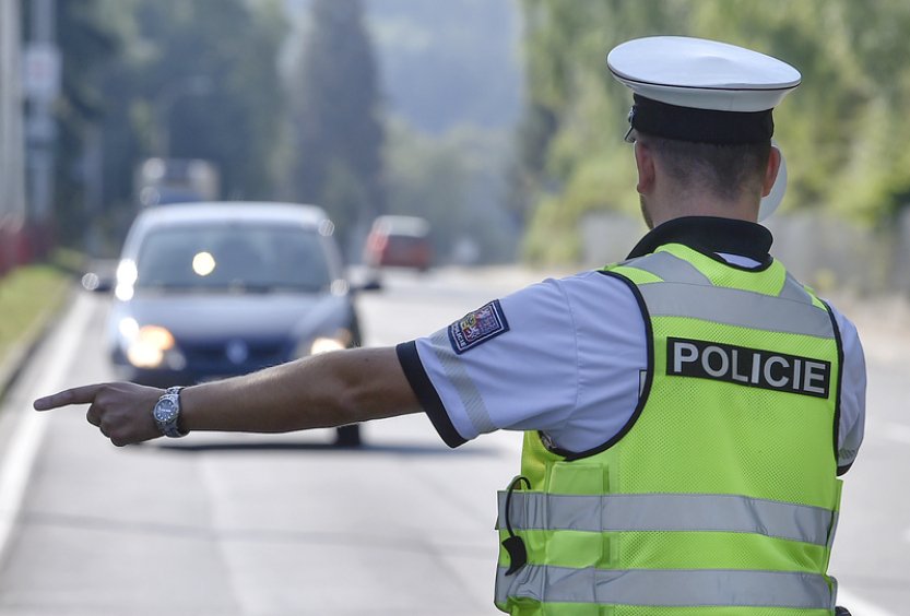 Seniorka nadýchala přes tři promile alkoholu,na Zlínsku narazila i do traktoru