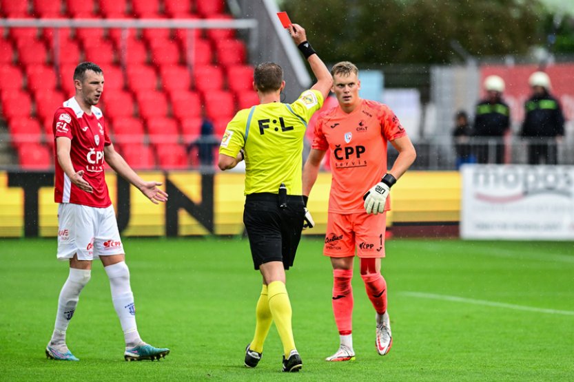 Fotbalisté Pardubic navzdory dlouhému oslabení remizovali s Jabloncem